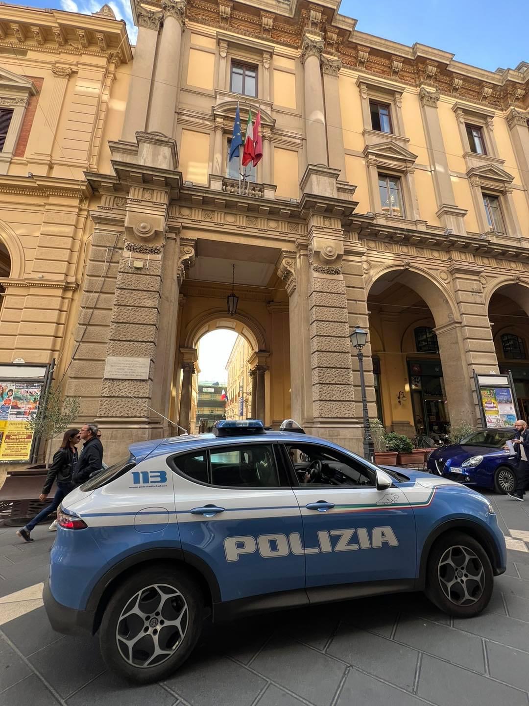 Chieti Scalo, controlli della Polizia nella movida: tre giovani allontanati