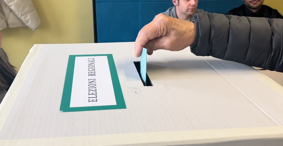 Elezioni regionali Abruzzo, sale l'affluenza alle urne rispetto al 2019