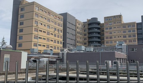 Vasto, cade dal terzo piano di una palazzina, grave un 14enne
