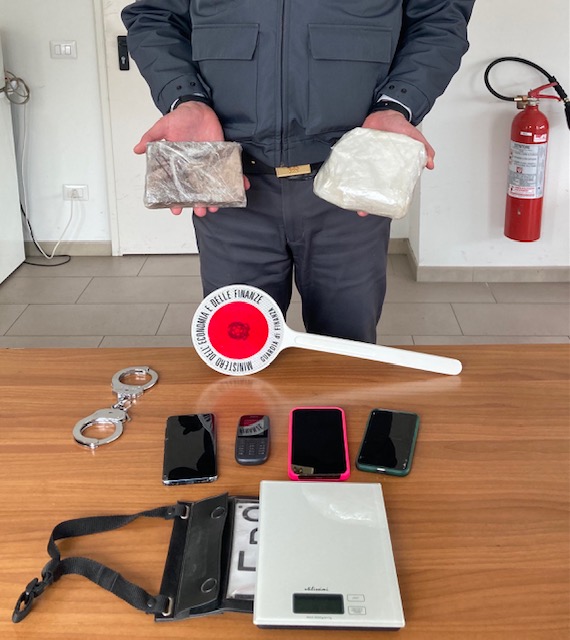 Droga in Val di Sangro da Foggia, la Guardia di Finanza sequestra 1,2 kg tra eroina e cocaina