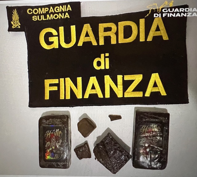 Lo spaccio via social network, la Guardia di Finanza di Sulmona sequestra 260 grammi spediti dalla Spagna