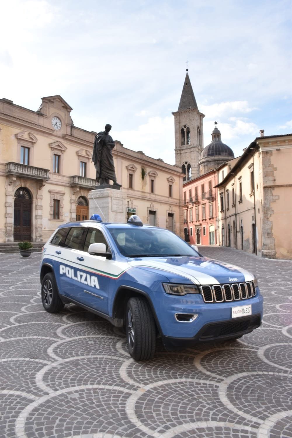 Sulmona, bimba di 4 anni cade dal tavolo: è grave