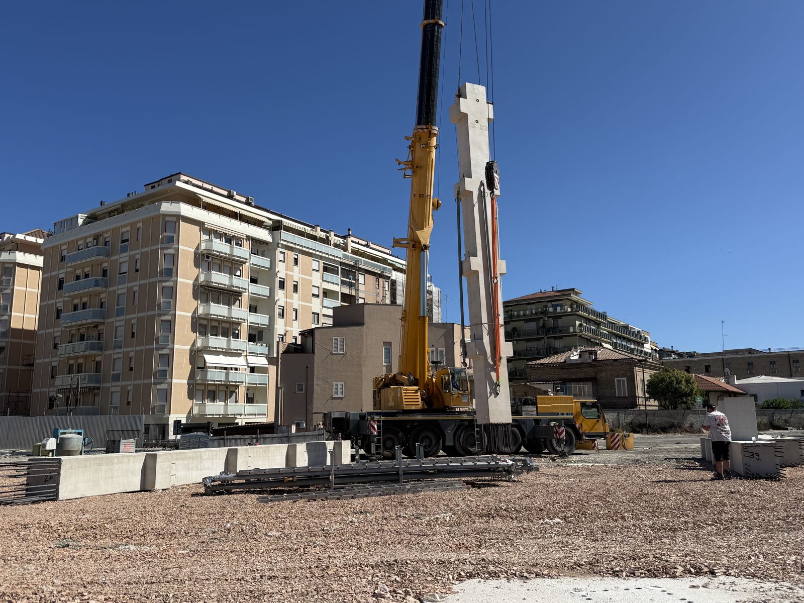 Pescara, Ex area di risulta, via al posizionamento dei pilastri del parcheggio lato sud
