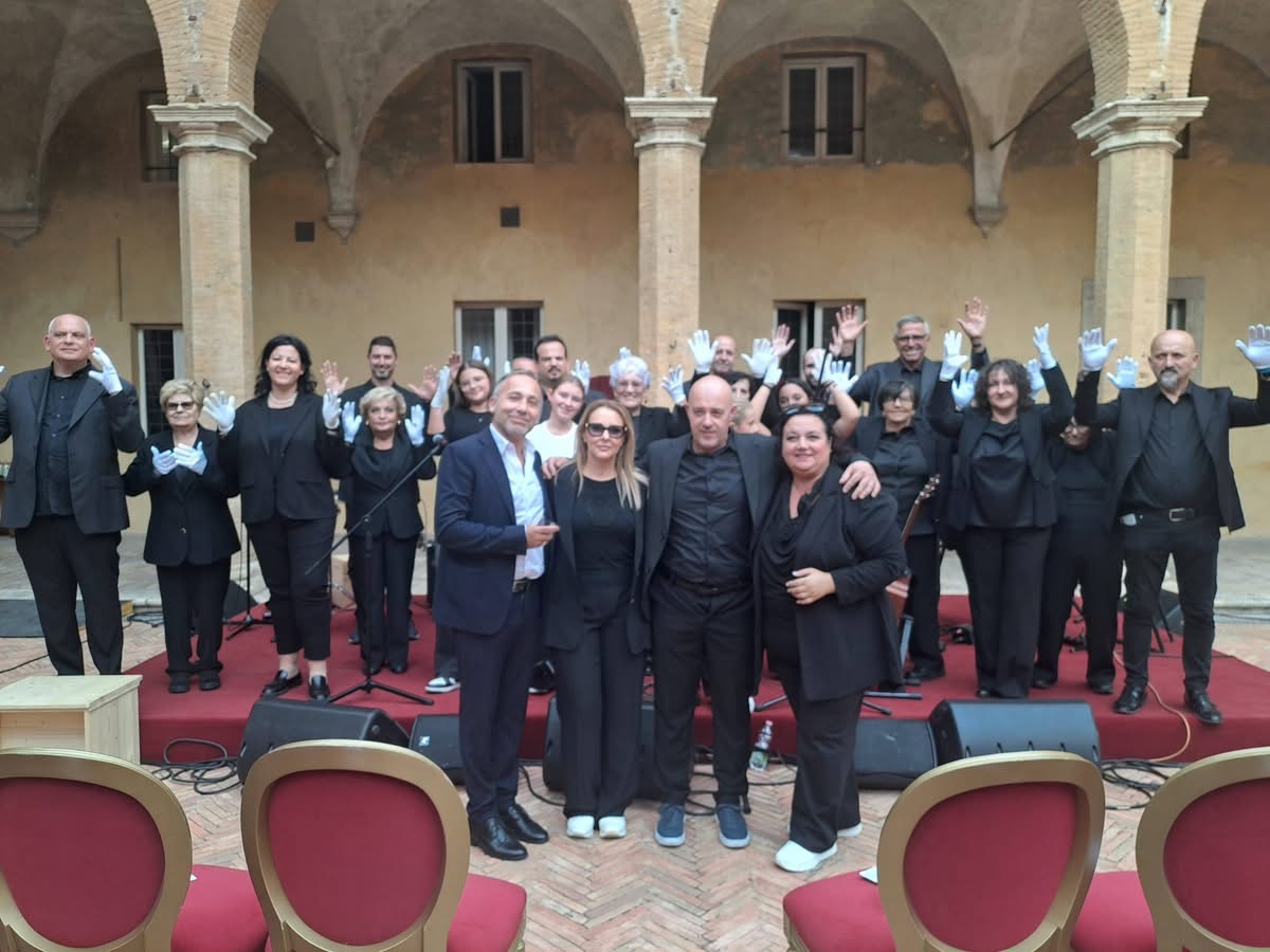Roma "La musica si vede": il coro LIS abruzzese incanta Montecitorio