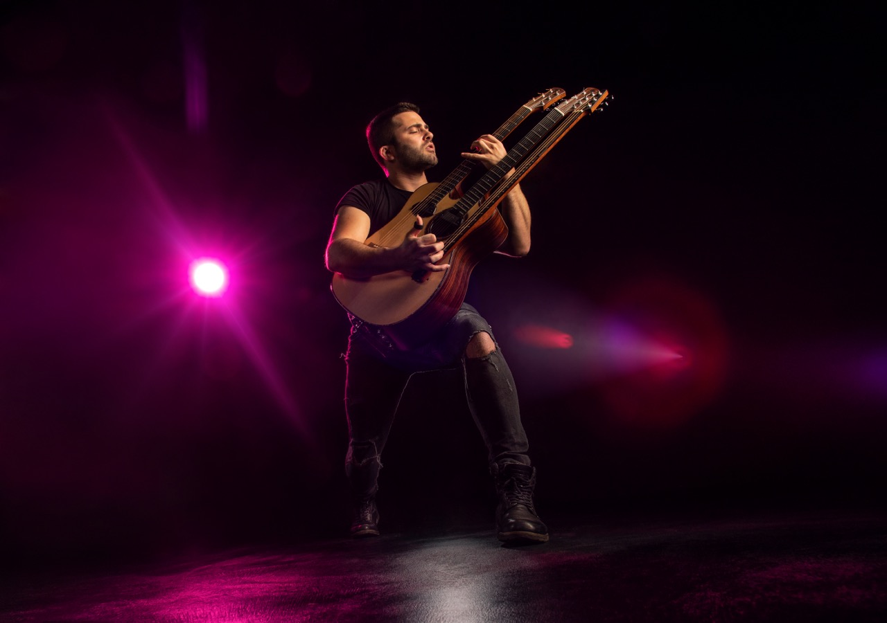 A Spoltore guitar show di Luca Stricagnoli, uno dei chitarristi acustici più seguiti al mondo