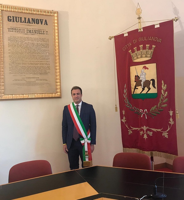 Giulianova, restaurato manifesto ufficiale inaugurazione monumento a Vittorio Emanuele II
