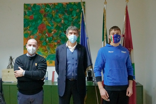 Pugilato, il neo campione italiano, l'abruzzese Luca Iavoli ricevuto da Marsilio