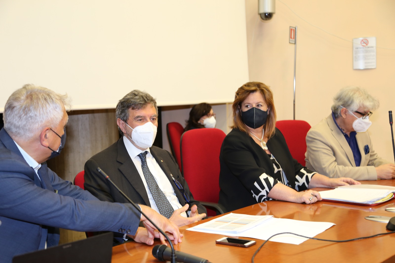 Coronavirus, riunione Unità di Crisi Abruzzo, Rt a 0.89, positivi dati su pressione ospedaliera
