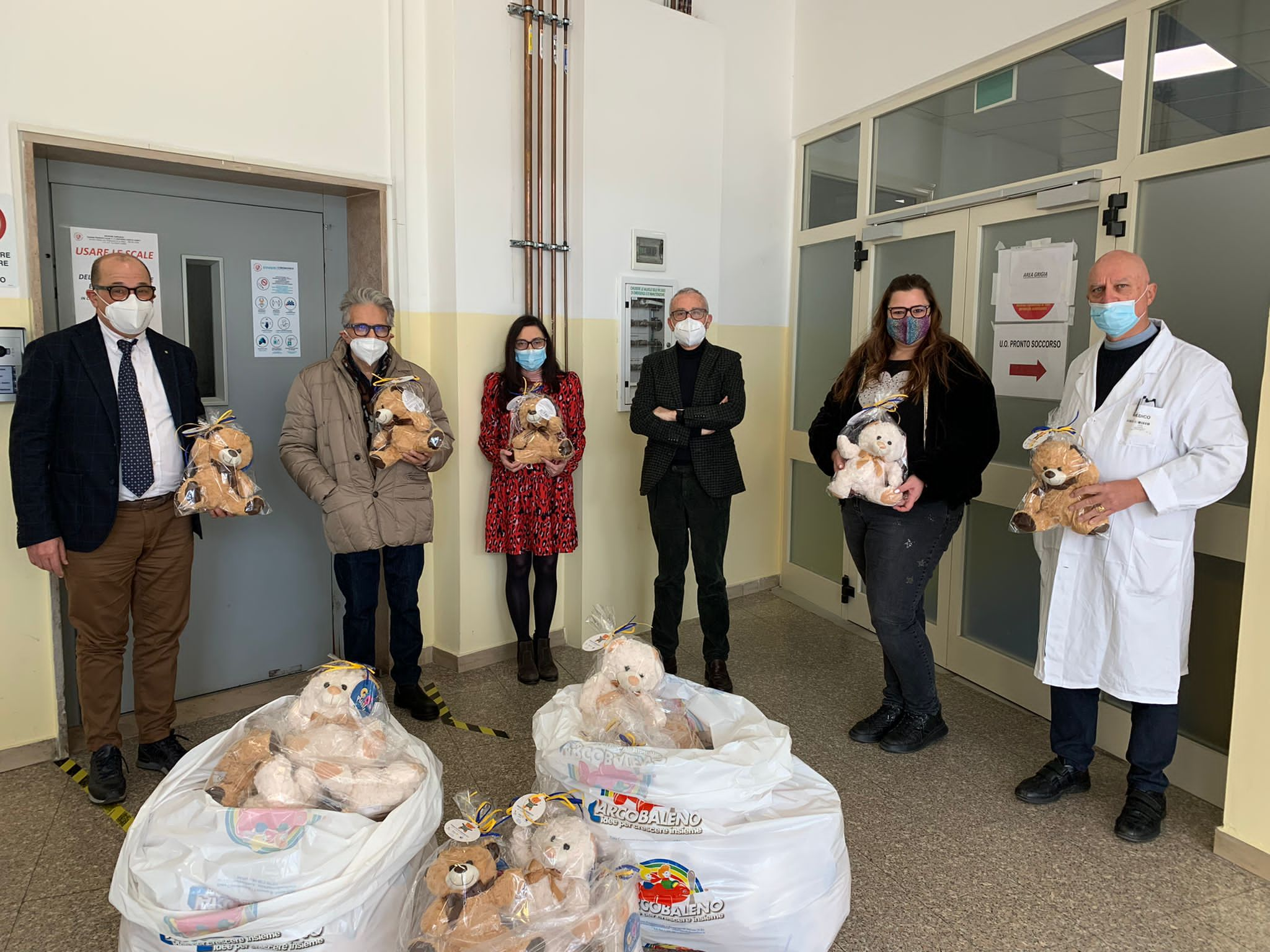 Solidarietà, Il Rotary di Atessa consegna gli orsetti per i bambini che vivono un momento di difficoltà