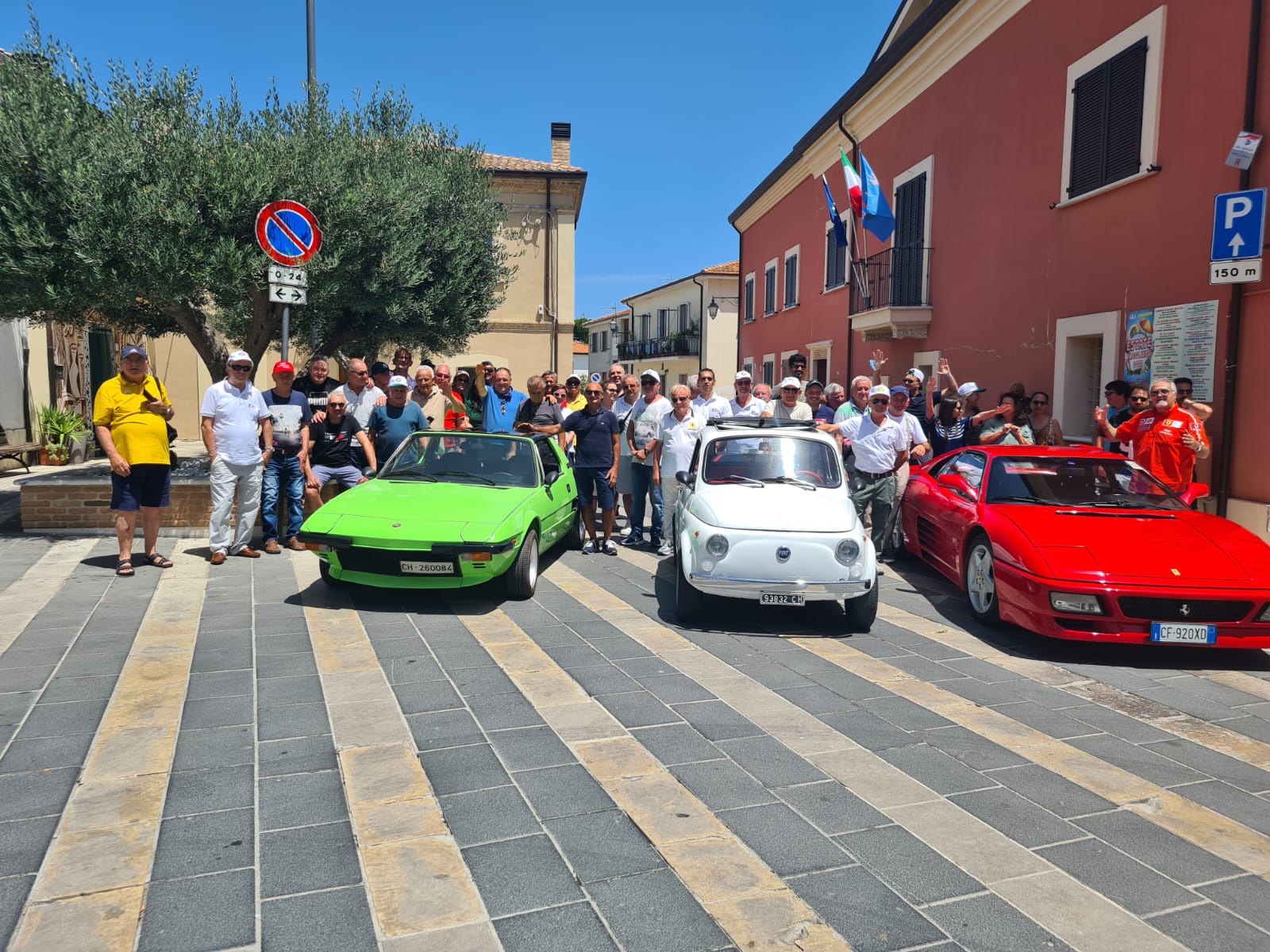 Nel Centro storico di Treglio approda Auto d'Epoca 2022 dell'associazione Vasto Veicoli Storici