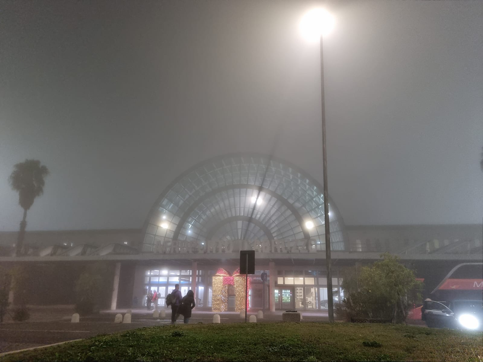 Nebbia in Abruzzo, aeroporto Pescara, numerosi voli cancellati o dirottati
