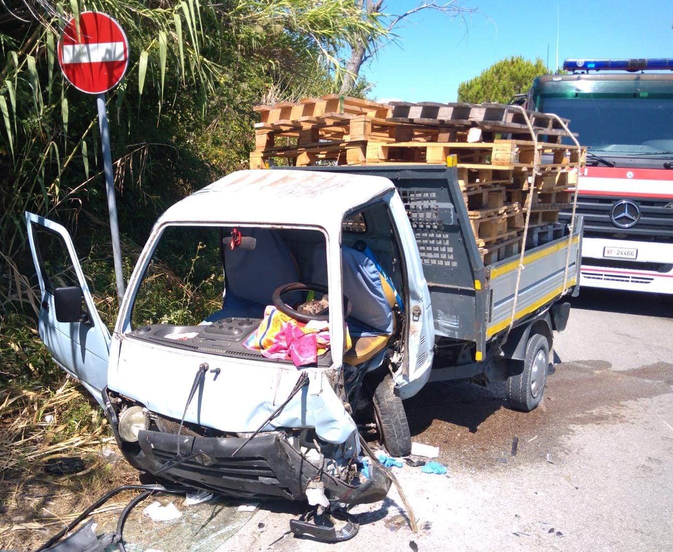 Violento scontro tra un'auto e un Motofurgone tra Atri e Borgo Santa Maria di Pineto, due feriti