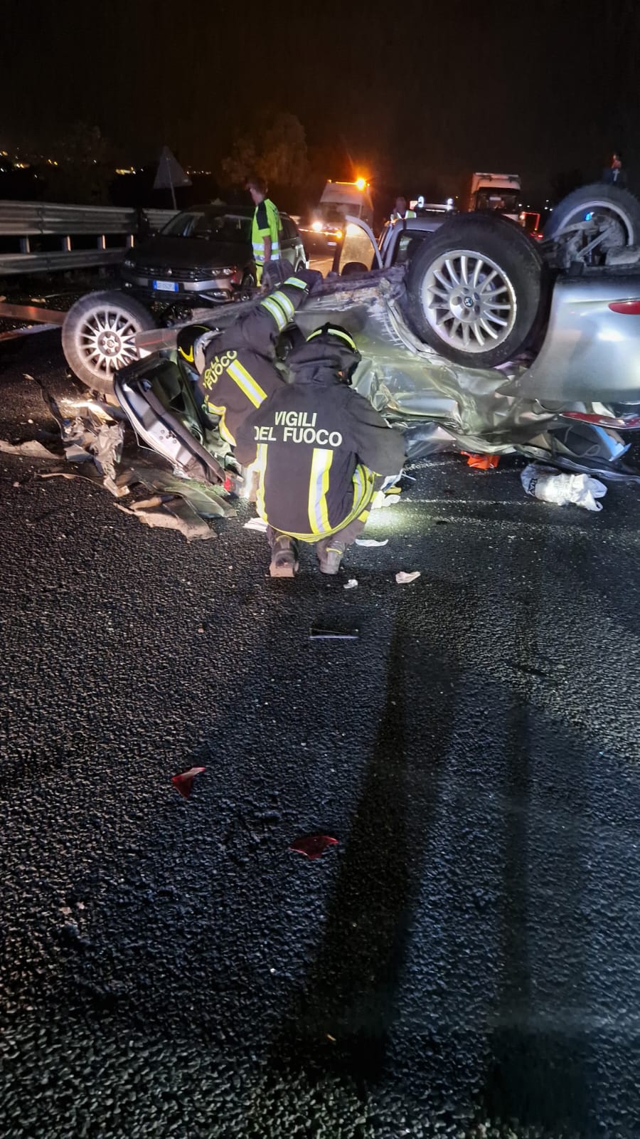 Cinque veicoli coinvolti in un incidente sull'autostrada A14, tre persone trasportate in ospedale, traffico congestionato