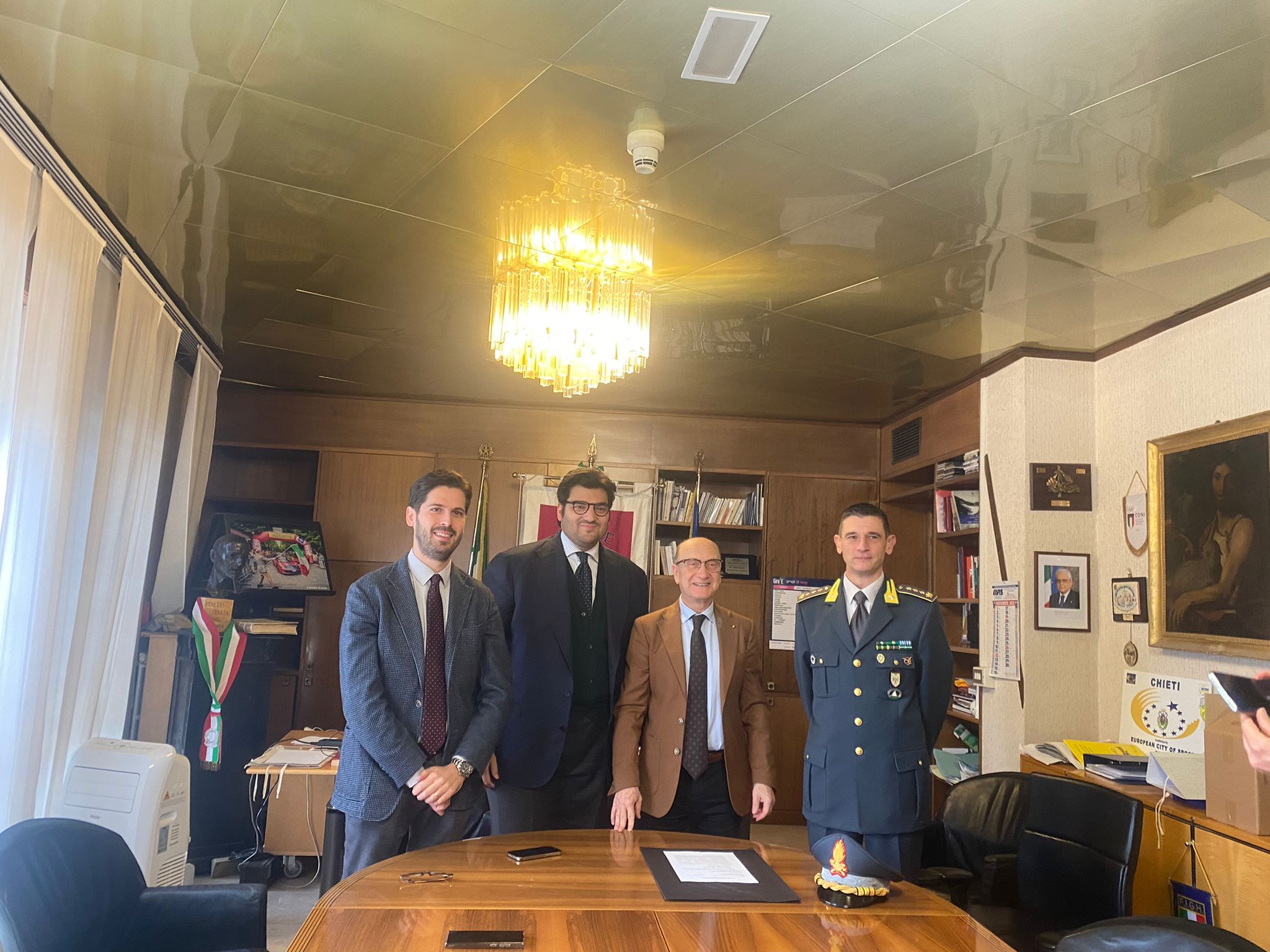 Chieti, Comune e Guardia di Finanza insieme per la cerimonia di consegna delle chiavi della città al Generale Giorgio Toschi