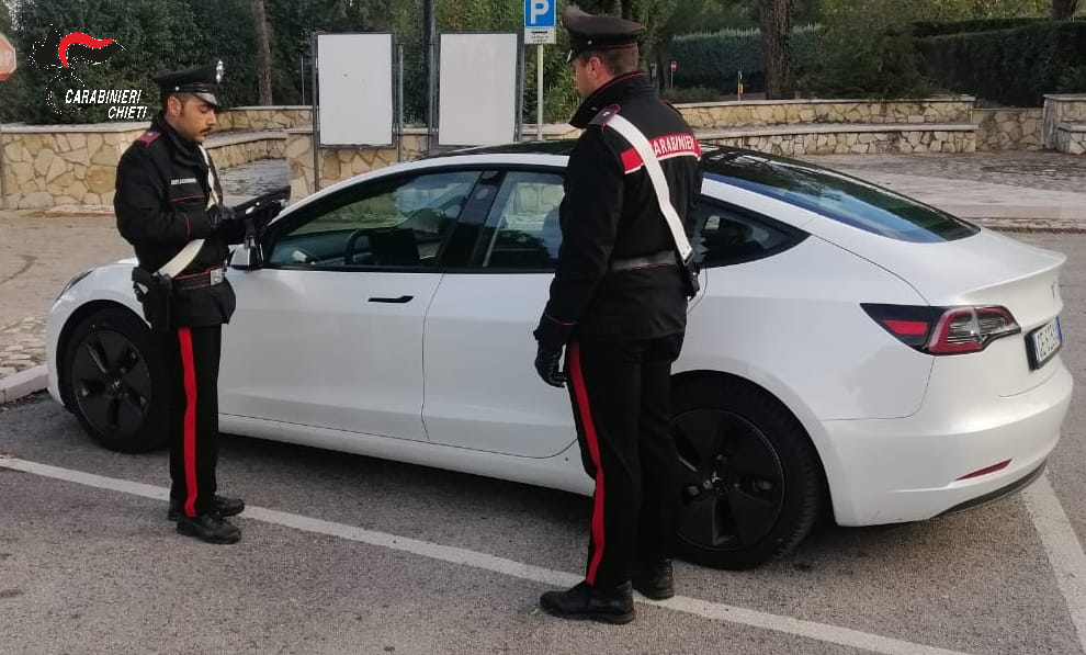 Rocca San Giovanni, furti estivi sulle auto alla spiaggia di Vallevò, identificato dai Carabinieri uno degli autori