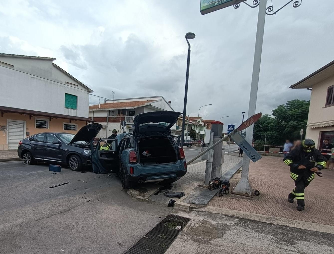 Incidente stradale a Morro d'Oro, tre feriti e traffico bloccato sulla SS150
