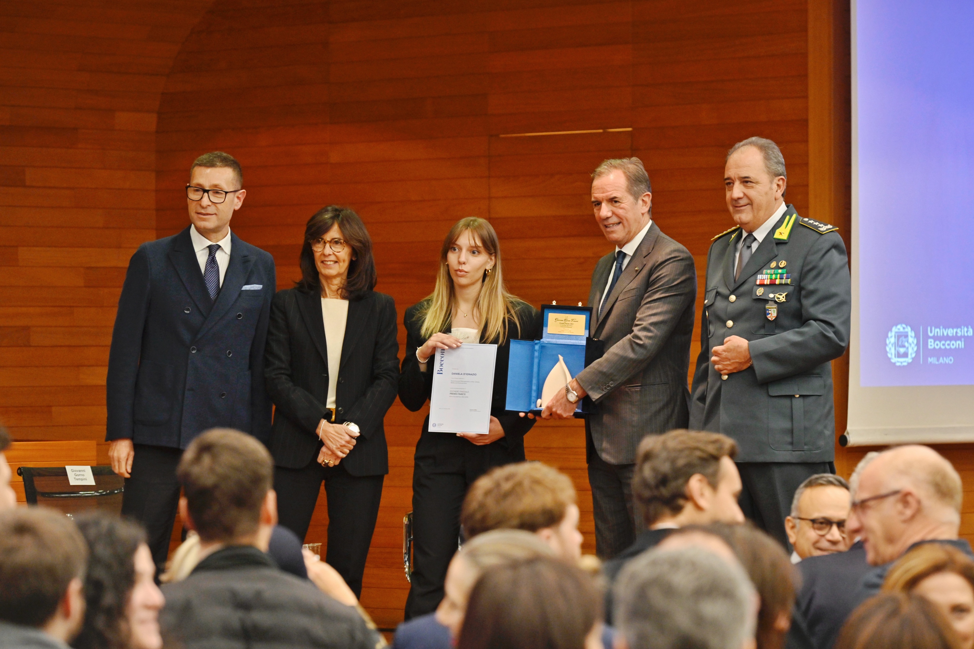 La studentessa abruzzese Daniela D'Ignazio vince Borsa di studio Premio Parete alla Bocconi a Milano