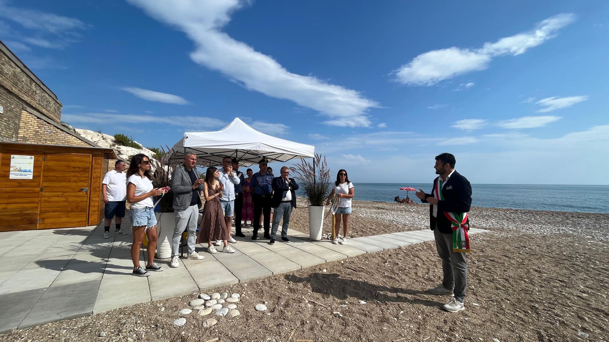 Rocca San Giovanni inaugura la spiaggia accessibile in località La Foce per favorire l'inclusione
