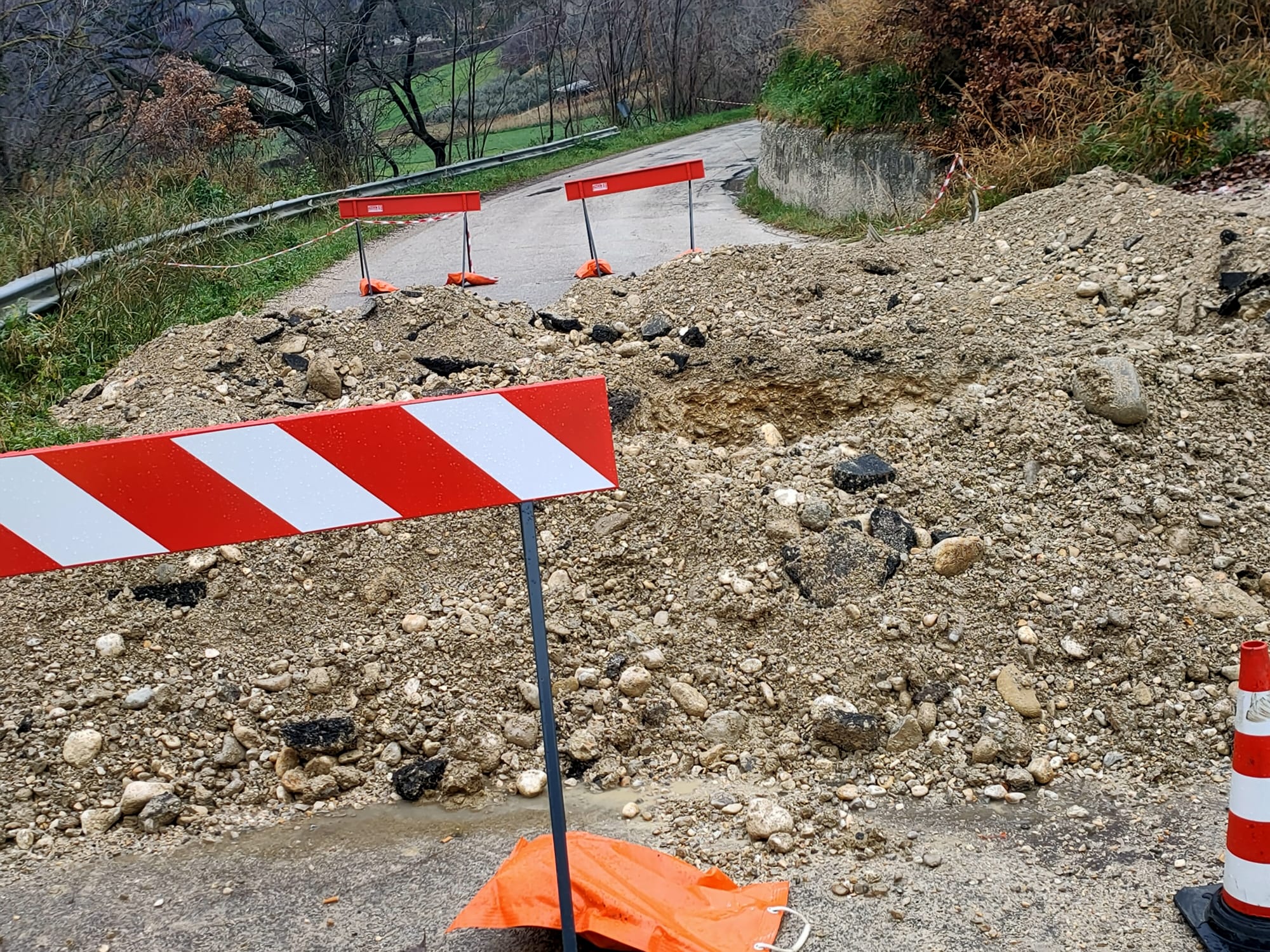 Teramo, SP 19/F di Sardinara: al lavoro per riaprire la strada chiusa