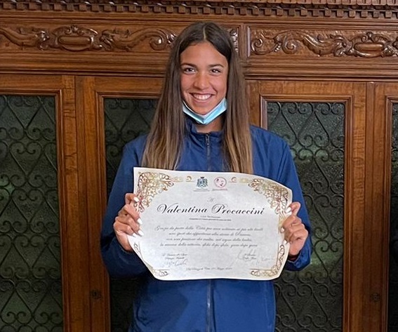 Premiata in Comune a Pescara la giovane campionessa di nuoto Valentina Procaccini