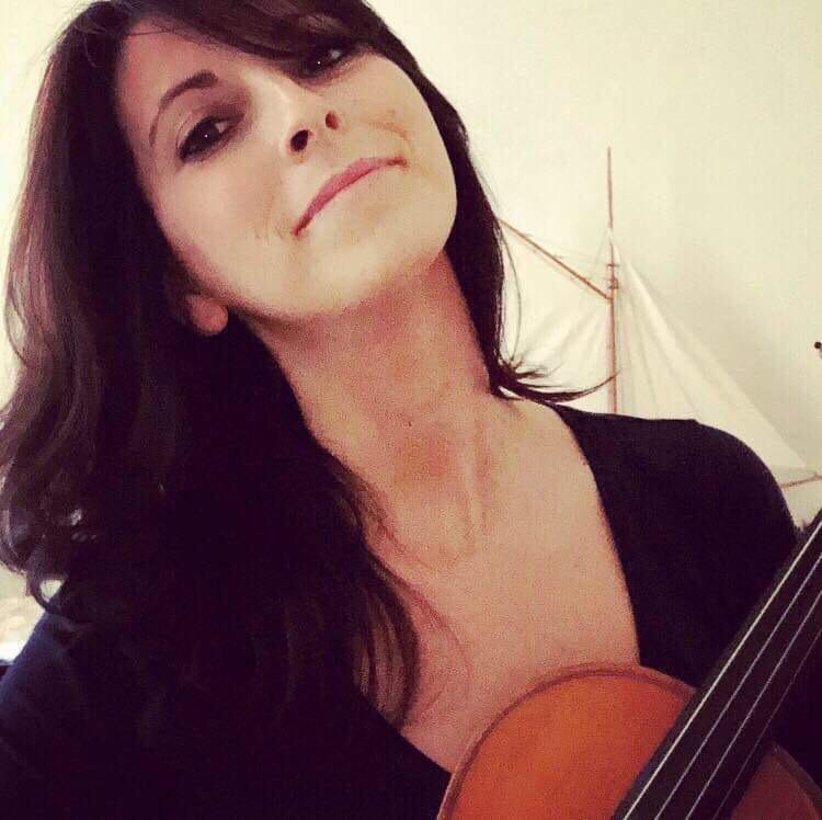 In italia una musicista precaria, oggi una stimata concertista e insegnante in Inghilterra