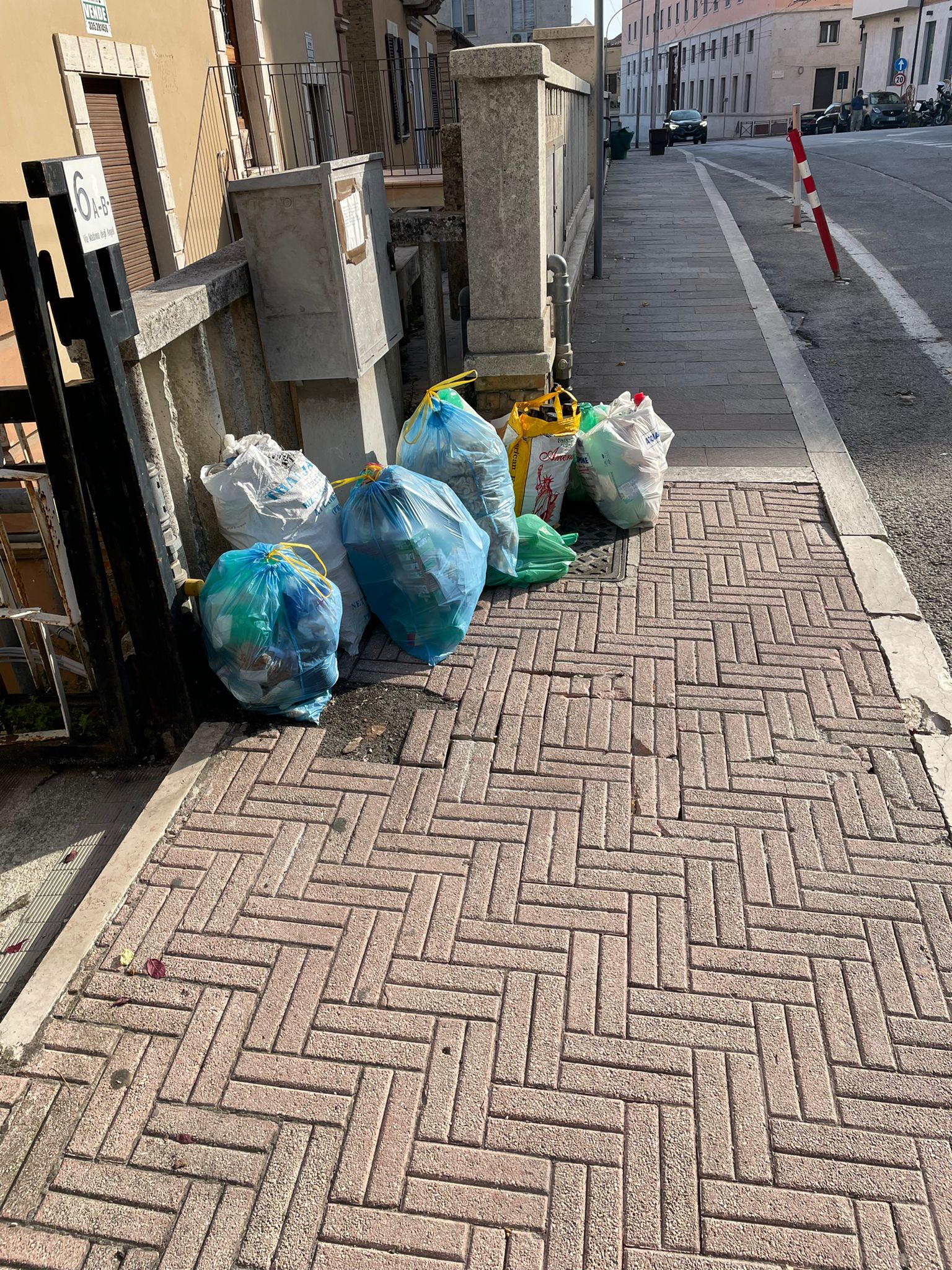 Abbandono di rifiuti in centro a Chieti, scattano nuovi controlli e sanzioni