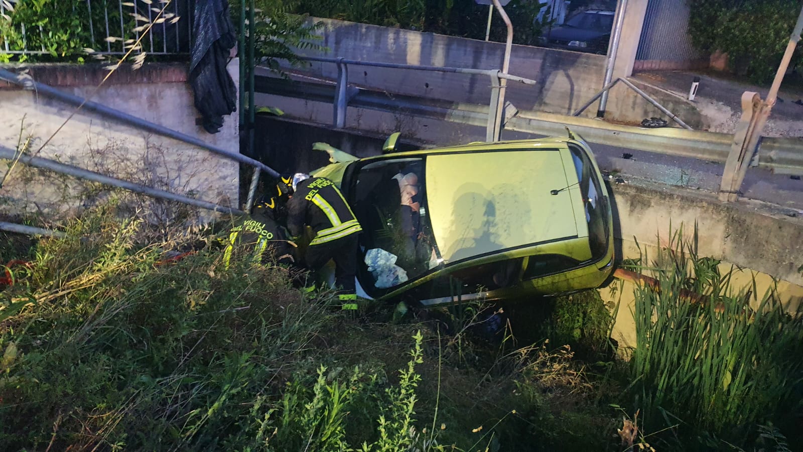 Incidente stradale sulla SS16 a Martinsicuro: nessun ferito grave e rapida messa in sicurezza dell'auto alimentata a GPL
