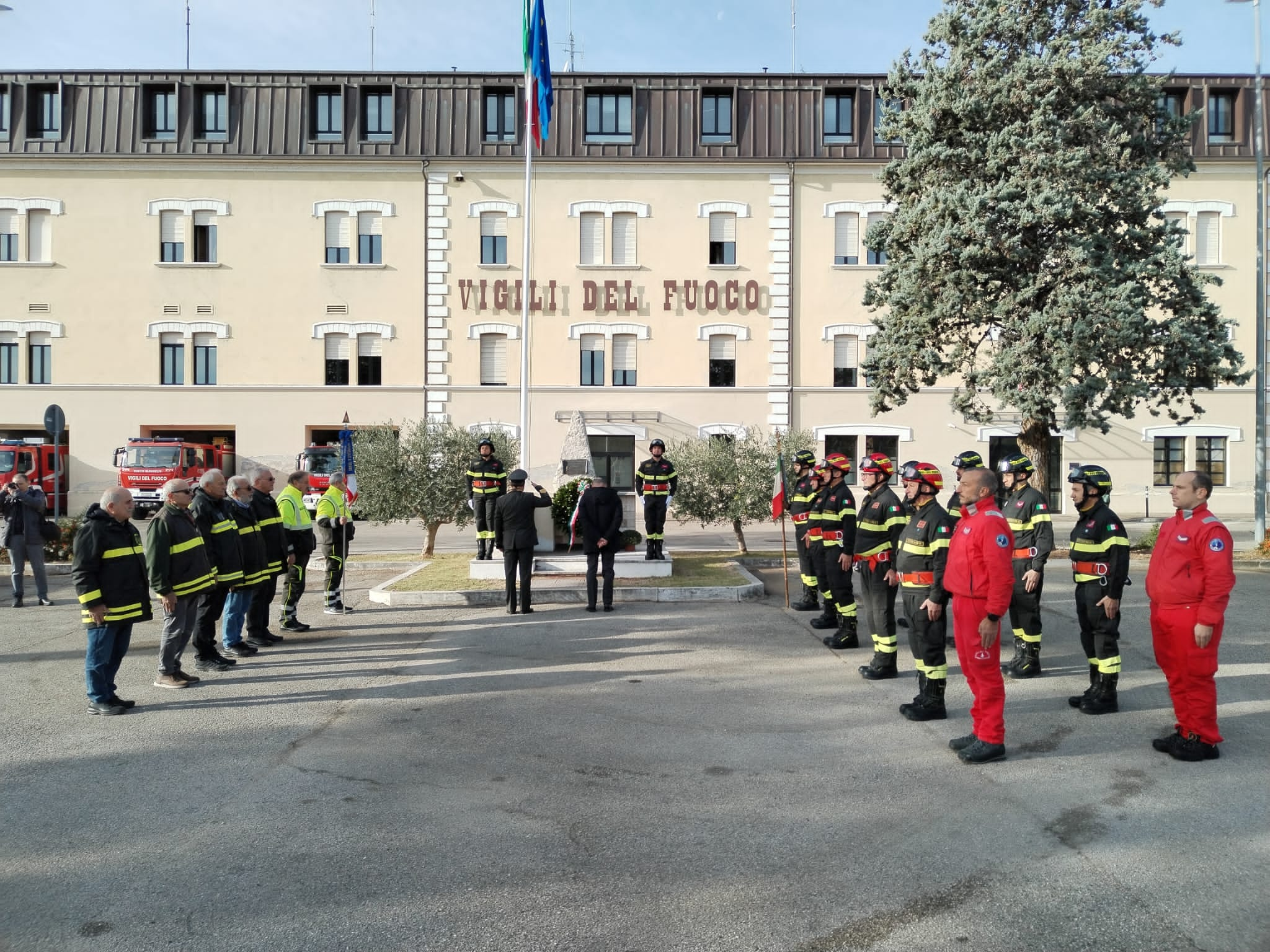 Vigili del Fuoco di Teramo e Marina Militare insieme per celebrare la loro patrona Santa Barbara