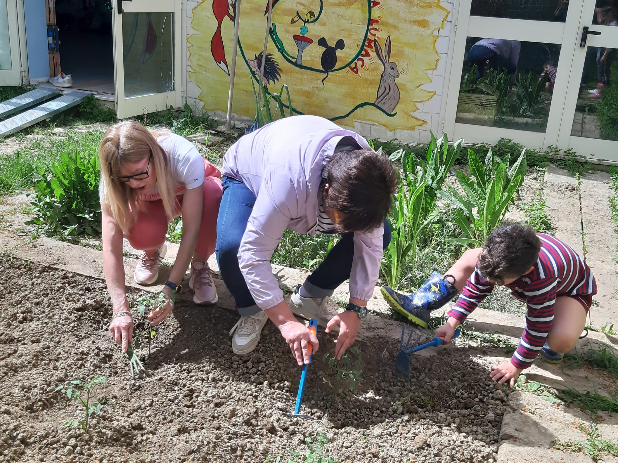 Chieti, inaugurato l’orto accessibile nell’Aula Natura della scuola primaria Selvaiezzi