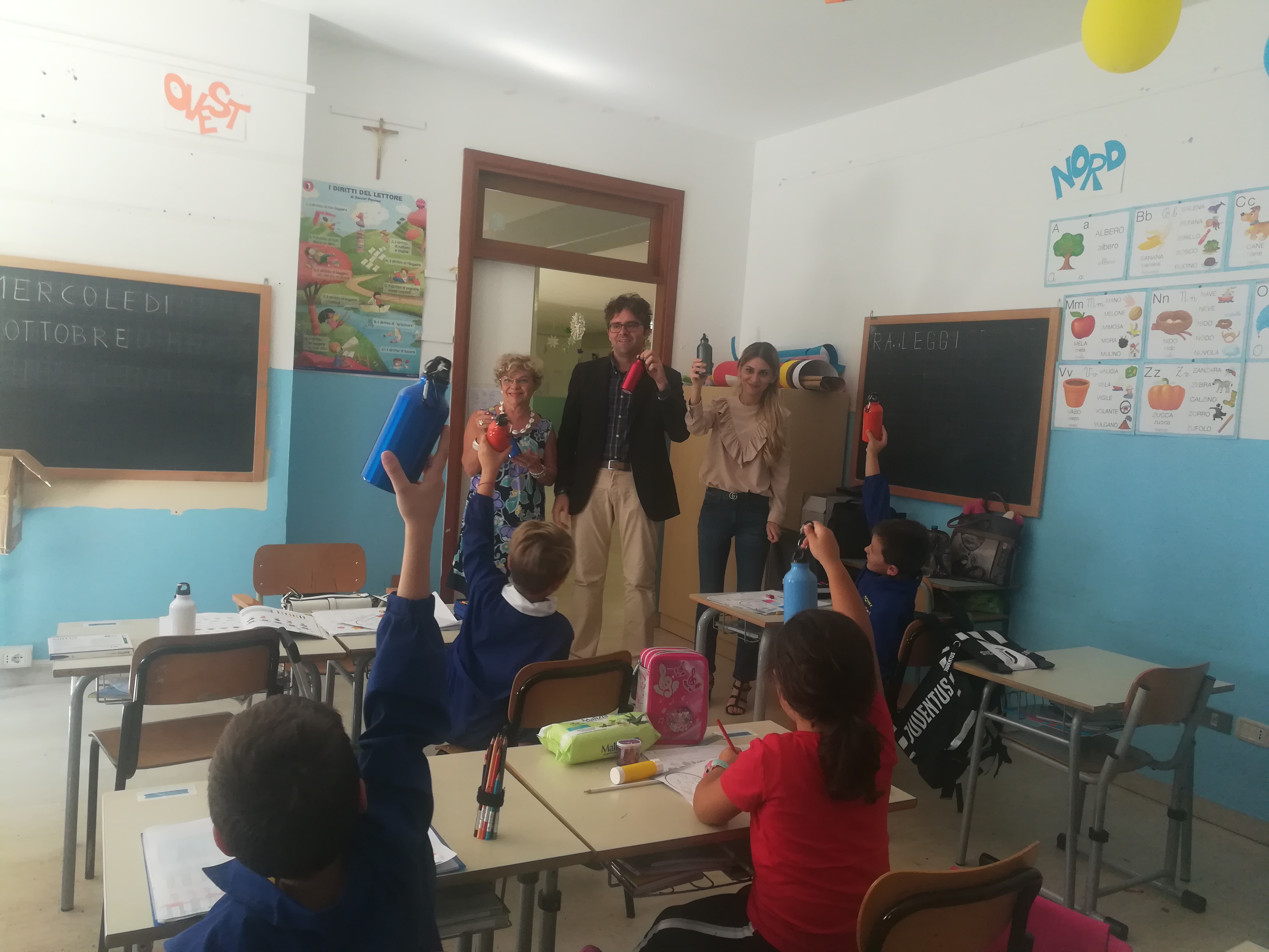 Vasto, Menna e Bosco consegnano borracce nelle scuole per ridurre l'uso della plastica