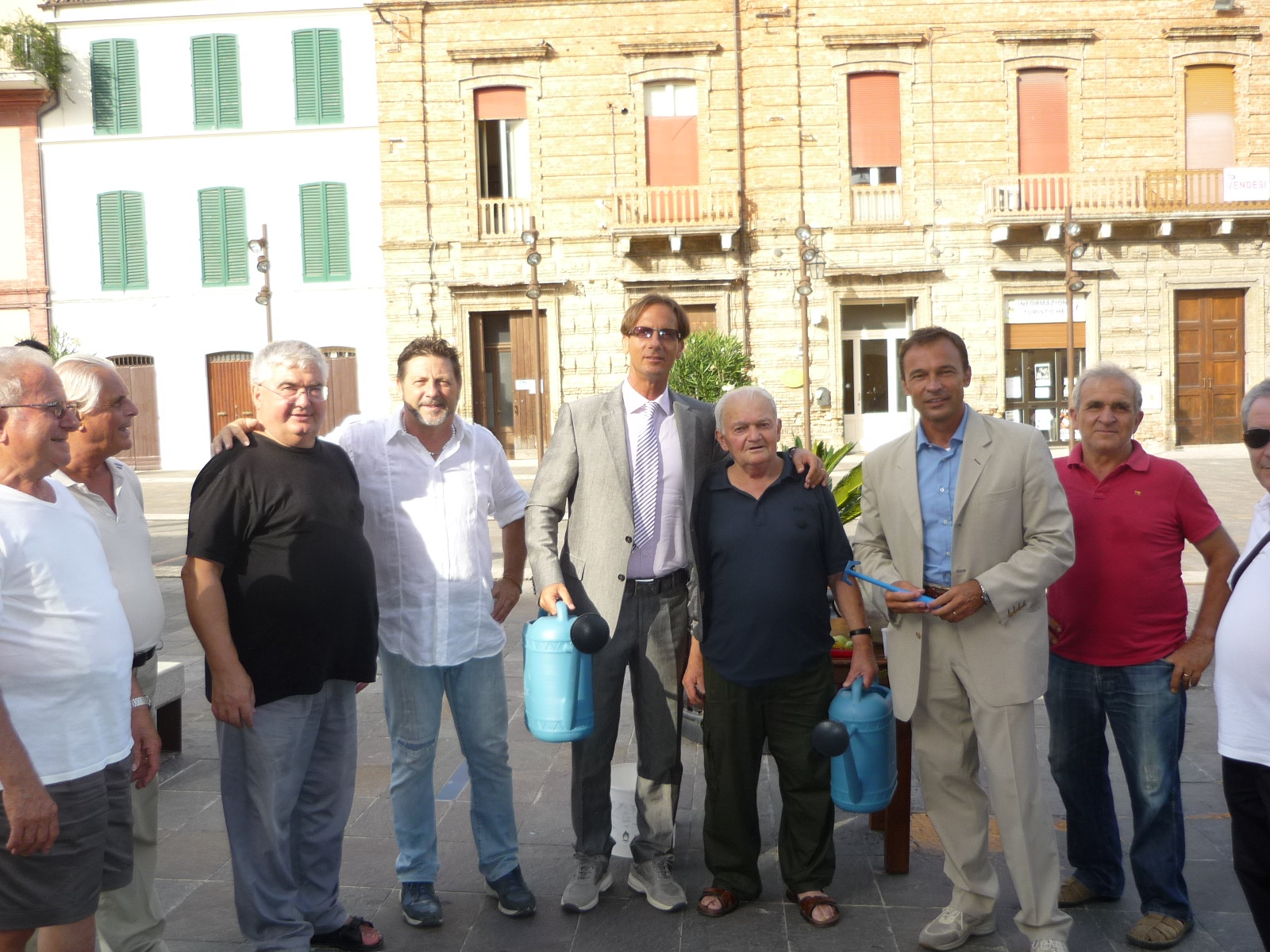 PIAZZA BUOZZI "ADOTTATA" DAL CENTRO ANZIANI DI GIULIANOVA ALTA