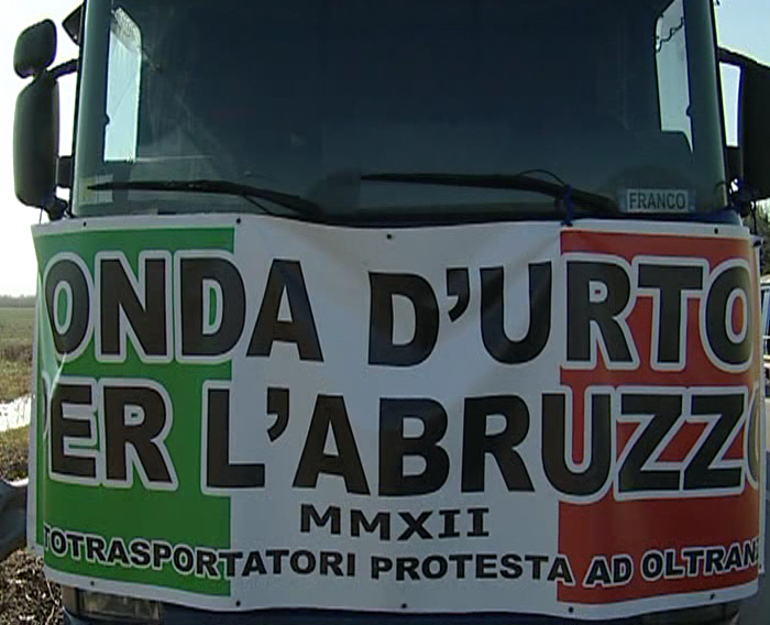 Sciopero Autotrasportatori: mille furgoni non prodotti alla Sevel di Atessa, Di Giuseppantonio incontra i manifestanti