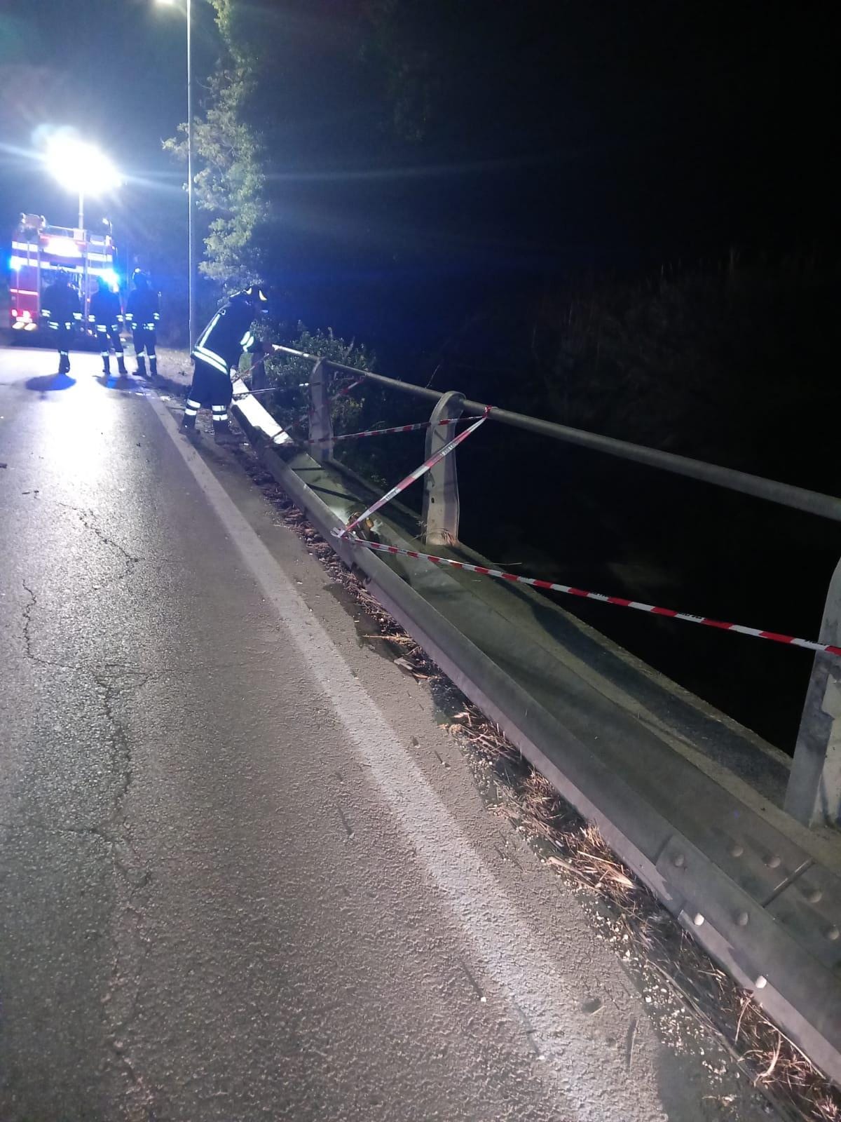 Tragedia nella notte sulla SS80: 51enne perde la vita in un terribile schianto