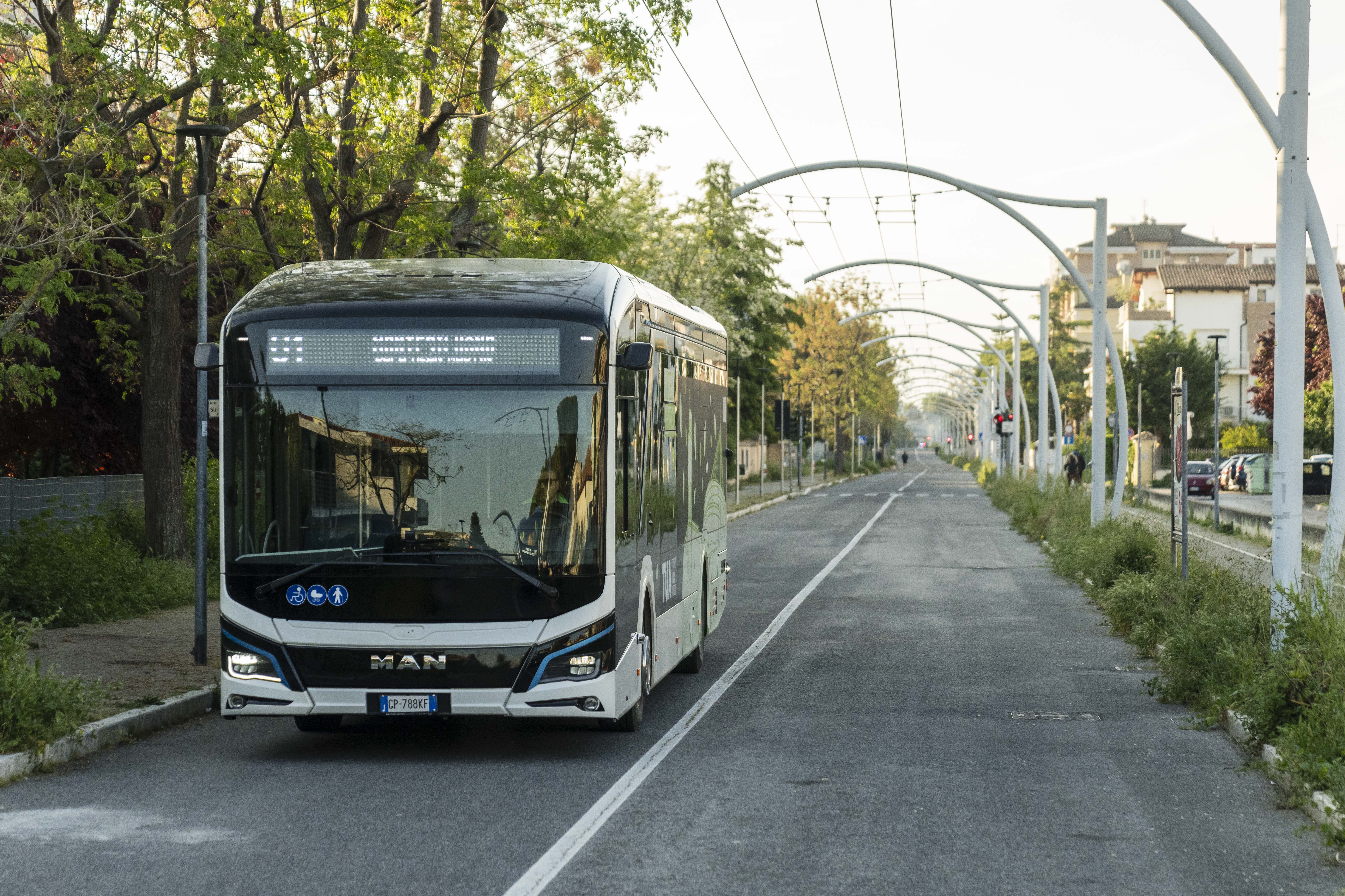 Al via l’era de “La Verde”, il nuovo servizio urbano che collega Pescara a Montesilvano e viceversa con bus elettrici della Tua Spa