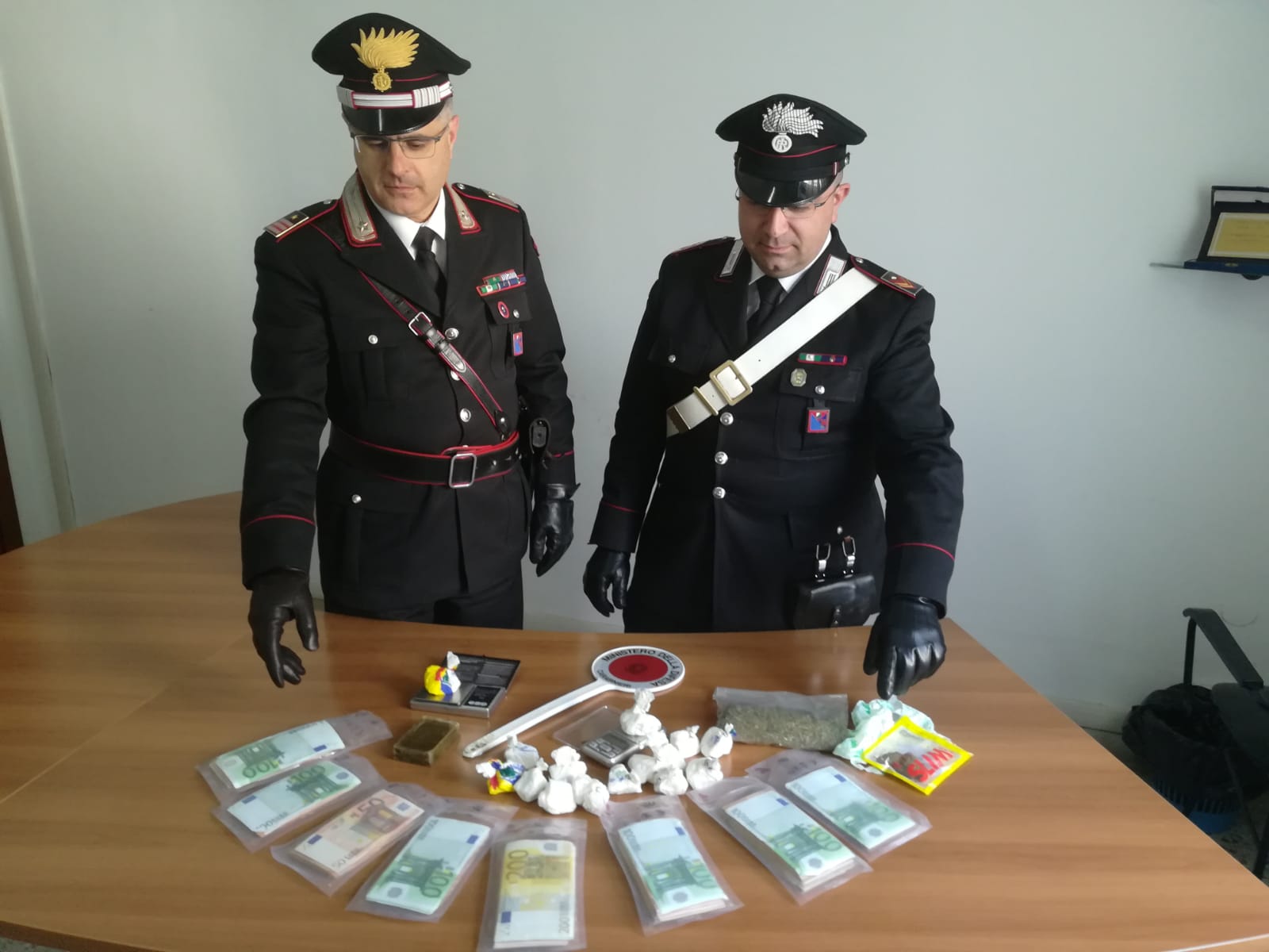 LANCIANO: NASCONDEVANO LA DROGA NELLA CASA DI RIPOSO. OPERAZIONE DEI CARABINIERI. DUE ARRESTI E NOVE DENUNCE.