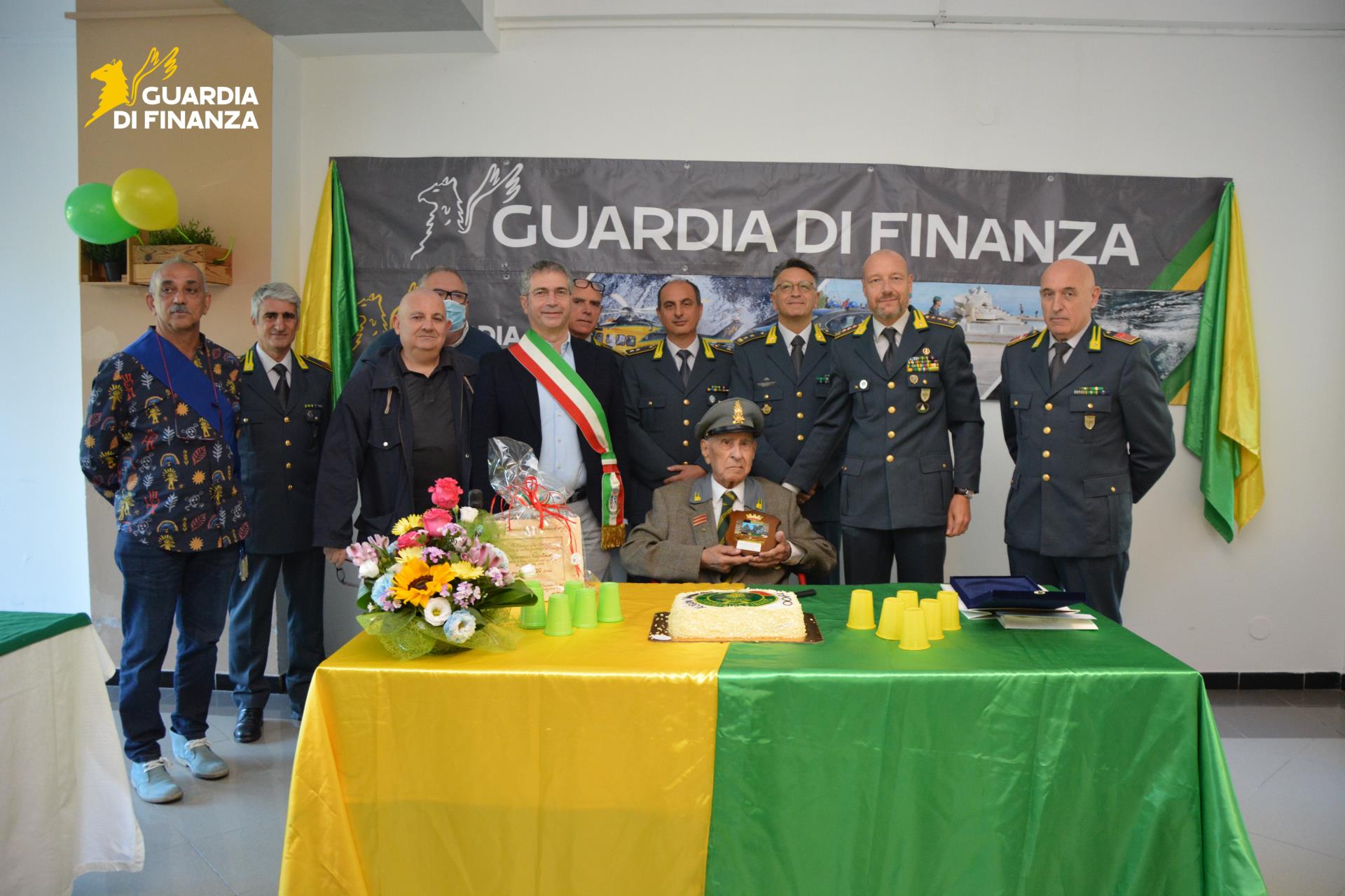 Guardia di Finanza, cento anni di vita di cui 40 con le Fiamme Gialle, il maresciallo Valentino Cococcia festeggia il secolo 