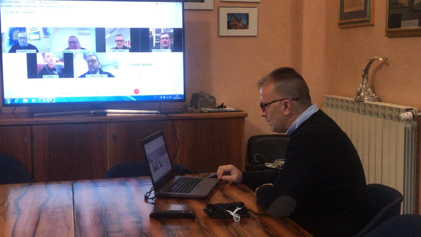 Coronavirus, a Montesilvano il sindaco incontra in video conferenza i rappresentanti del commercio locale