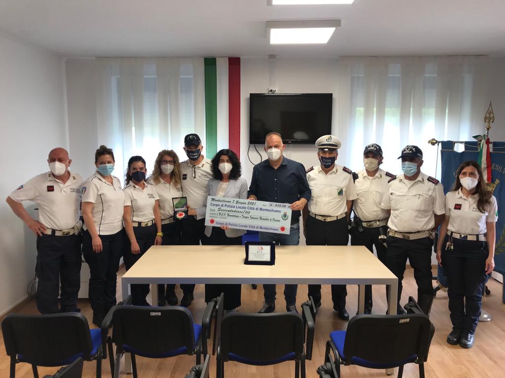 Il Comando della Polizia locale di Montesilvano dona un assegno al Reparto di Neonatologia