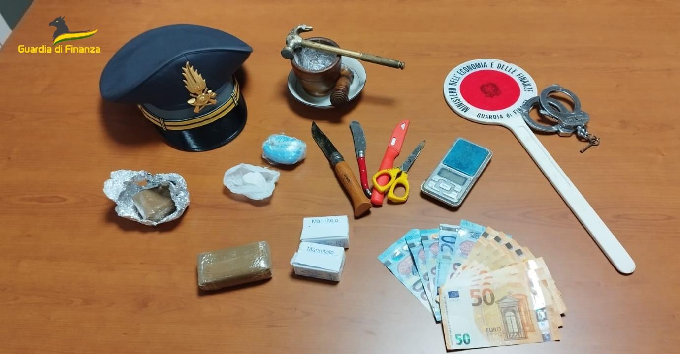 Gdf Teramo: droga a Martinsicuro, arrestati due pusher