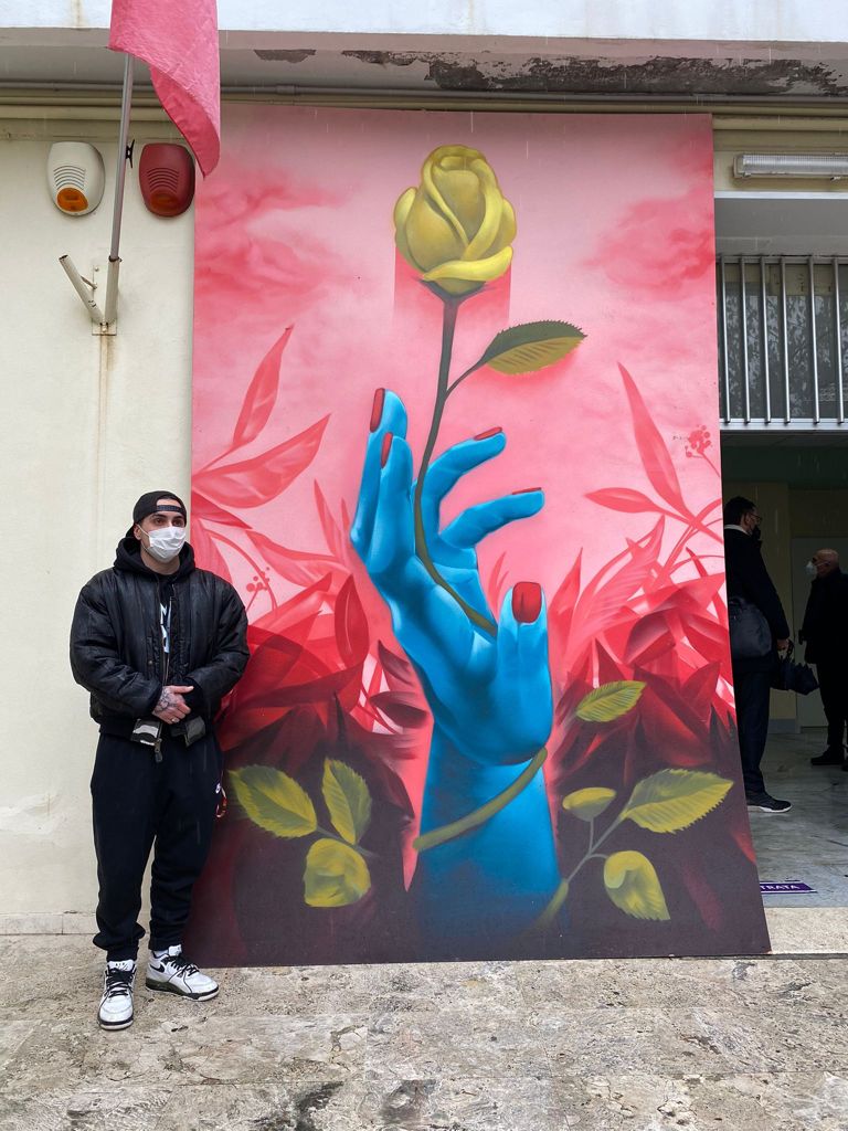 Festa delle Donne, inaugurato A Pescara il murales artistico “Nemmeno con un fiore” 