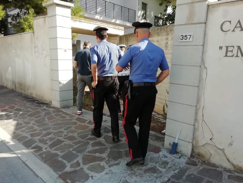 Blitz di Carabinieri e Polizia locale al Falini, denunciati 16 uomini e una donna senza fissa dimora e di varie nazionalita