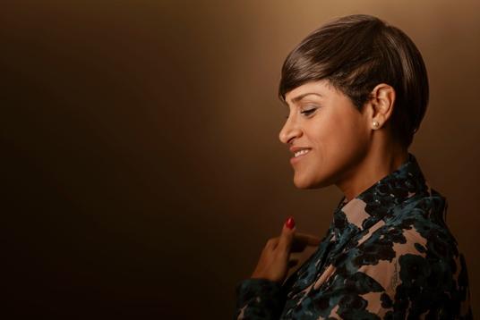 FLIC porta Karima sul palco del teatro Fenaroli. Due giornate dedicate alla danza a spasso tra le vie della città e la grande musica d’autore
