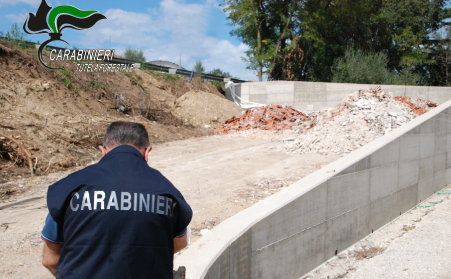 Torrevecchia Teatina: gestione illecita di rifiuti, i Carabinieri della Tutela Forestale e Parchi Nazionali denunciano due persone