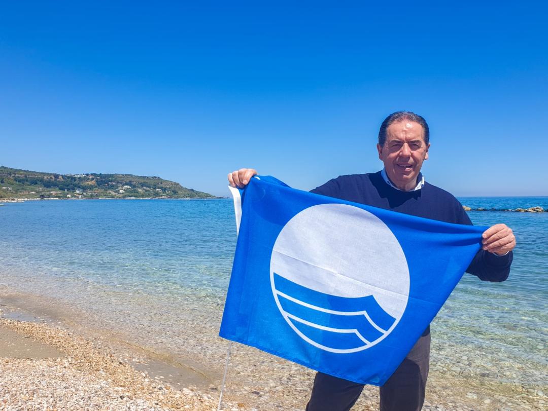 Il mare di Fossacesia festeggia la 20esima Bandiera Blu della Fee