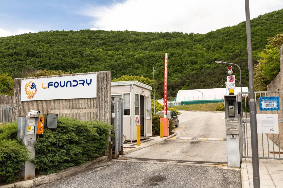 LFoundry di Avezzano, cento lavoratori interinali a casa entro fine anno per riduzione costi e calo dei materiali da reperire