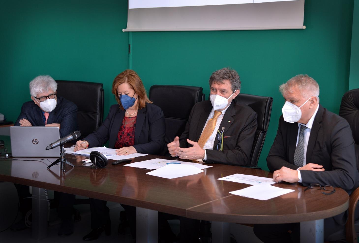 Sanità Abruzzo: Marsilio e Verì presentano Piano interventi Pnrr