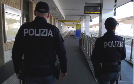 Controlli della Polizia di Stato nelle stazioni e a bordo di treni in Abruzzo Marche e Umbria