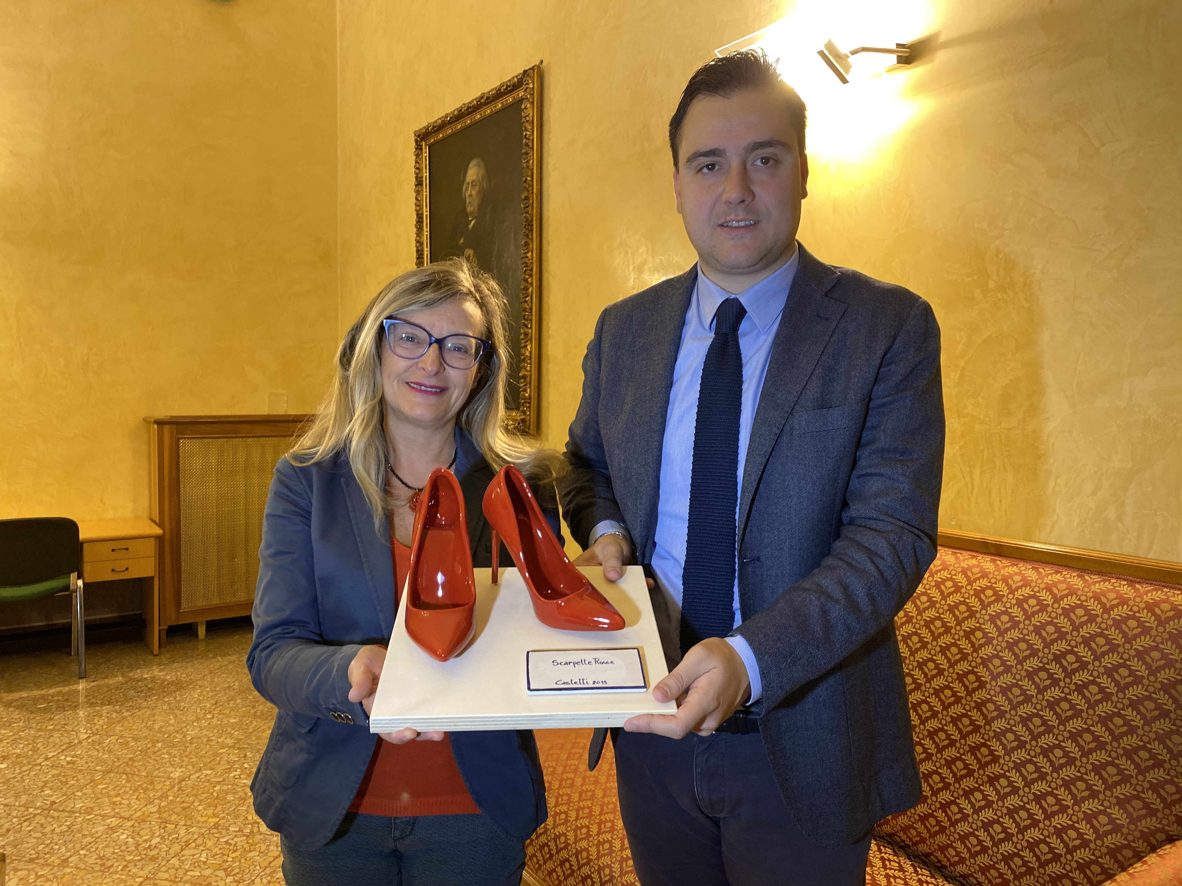 “Scarpette rosse” per la Giornata internazionale contro la violenza sulle donne