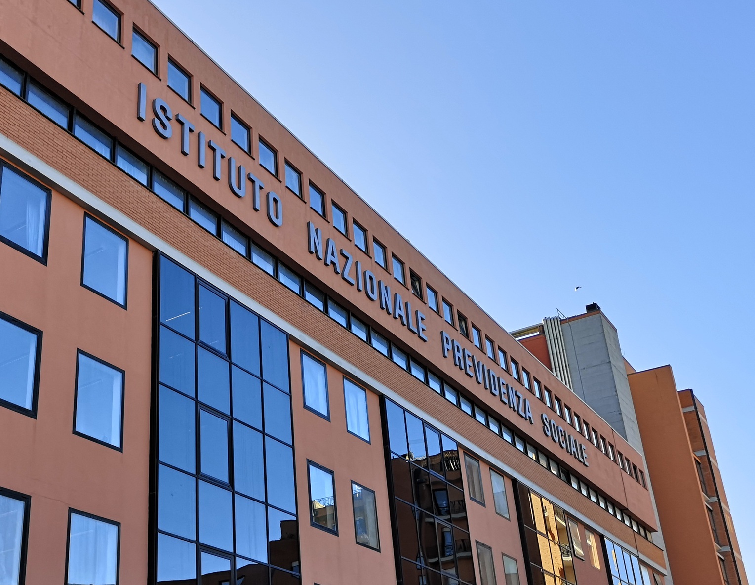 INPS Abruzzo: Selezione di 4 medici liberi professionisti per attività medico-legali - Scadenza 19 febbraio 2025