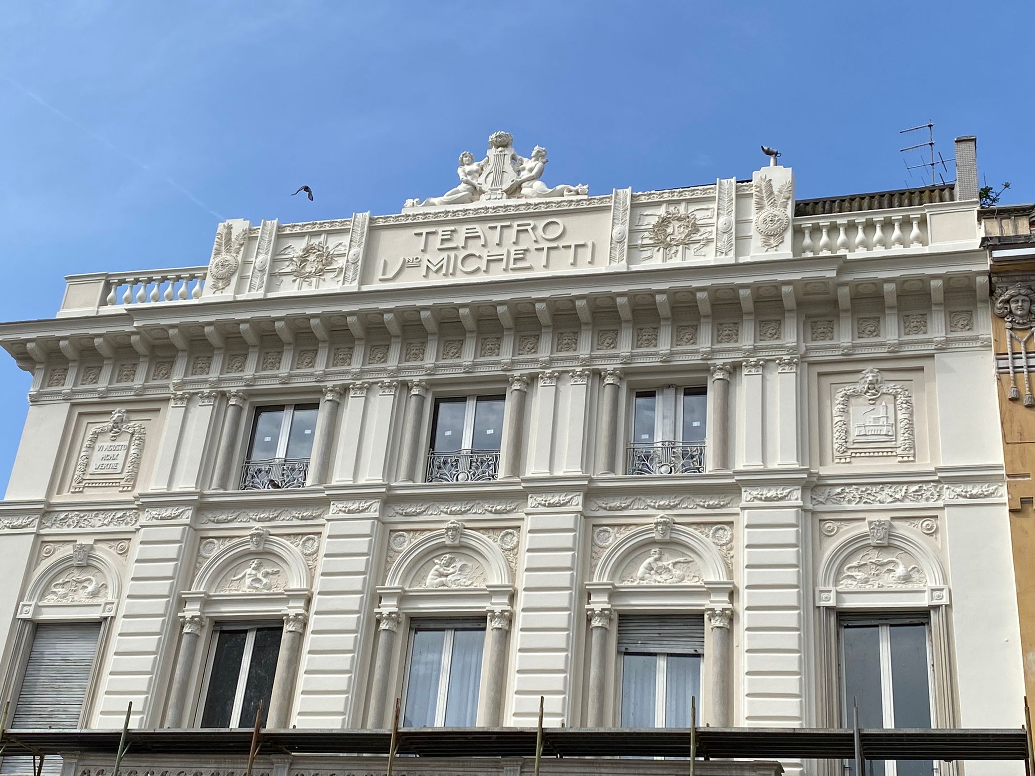 Pescara, nuovi fondi per il Teatro Michetti. "Svelata" la facciata restaurata